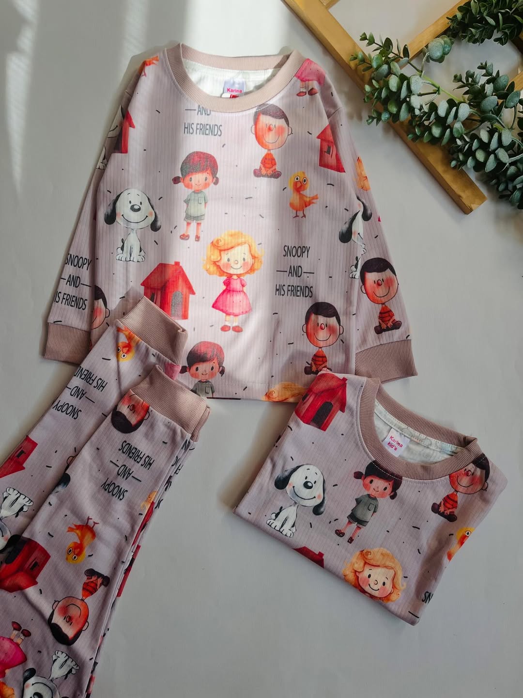 ست بلوز و شلوار دخترانه طرح اسنوپی و دوستان کد ۱۱۵۸ برند karina kids